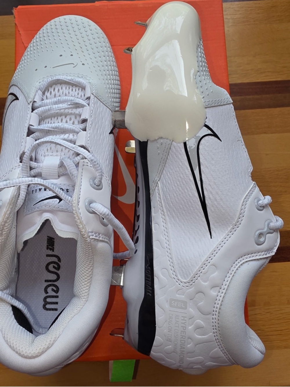 Nike White and Black Hyperdiamond 4 Elite Metal Softball Cleats Dipped Toe RHP
